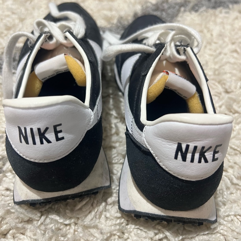 Nike Black and White Sneakers- Size 8 - Picture 3 of 6